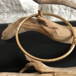 14kt gold Oval bangle